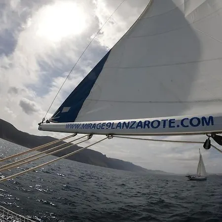 Botel Magnifico Barco En La Graciosa *