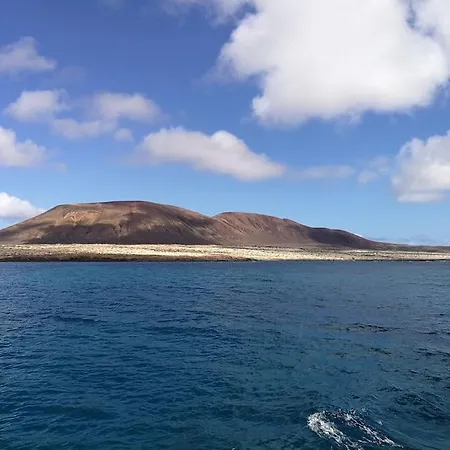 Magnifico Barco En La Graciosa