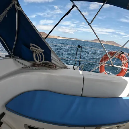 Magnifico Barco En La Graciosa Botel *