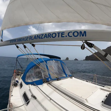 Magnifico Barco En La Graciosa Botel Caleta de Sebo