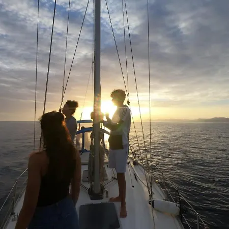 Magnifico Barco En La Graciosa Botel *