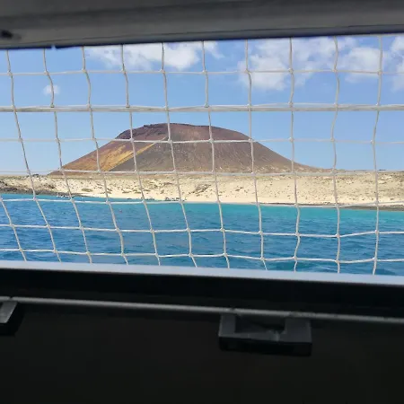Botel Magnifico Barco En La Graciosa