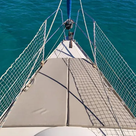 Magnifico Barco En La Graciosa Botel *
