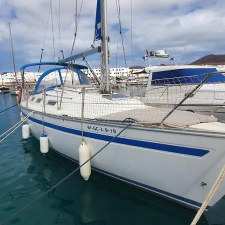 Botel Magnifico Barco En La Graciosa
