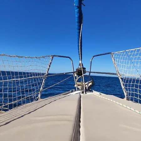 Magnifico Barco En La Graciosa Botel Caleta de Sebo