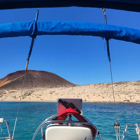 Magnifico Barco En La Graciosa Botel *