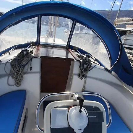 Botel Magnifico Barco En La Graciosa