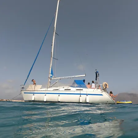 Magnifico Barco En La Graciosa Caleta de Sebo